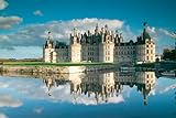 Fertig gerahmtes Leinwandbild - Motiv: Gespiegelt - Das Schloss Chambord an der Loire - Bilder/Fotos/Wandbilder/Souvenirs aus Frankreich, Größen Name: 120 x 80