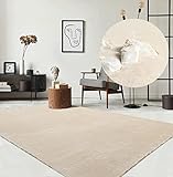 the carpet Relax Moderner Flauschiger Kurzflor Teppich, Anti-Rutsch Unterseite, Waschbar bis 30 Grad, Super Soft, Felloptik, Beige, 60 x 110