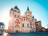 Acryl-Bild 40 x 30 cm: Schöne Aussicht auf den berühmten Trierer Dom (Hohe Kathedrale von Trier) im schönen goldenen Morgenlicht im Sommer, Trier,(121795977)