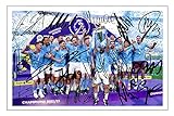 RJR PRINTS Manchester City 22/23 League Champions Squad signierter Fotodruck, 30,5 x 20,3 cm, vorgedruckte Unterschrift, Fußball-Autogramm, Geschenk